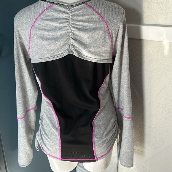 Lucy tech shirt with dashing stripes - Picture 2 of 8